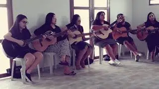 Esse mundo precisa- Nayara Yamamoto e alunas