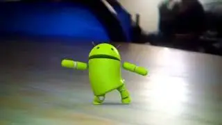 Die Androidfigur tanzt