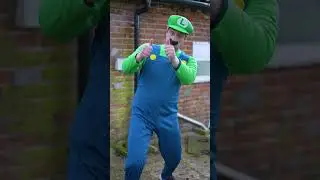 Super Mario Bros и засорившийся туалет #mario #luig #смешно