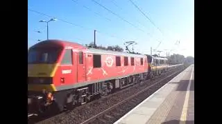 The x2 Class 90 DB Cargo UK Nos.90020+90037 with Rail Containers was passing through at Wigan.