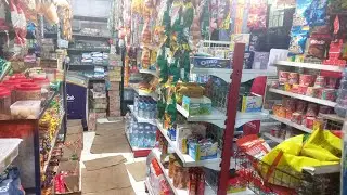 Warung sembako barang laris di musim hujan