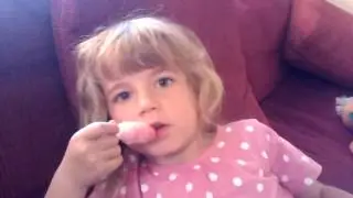 A Paula no le gusta que le pinchen ;)
