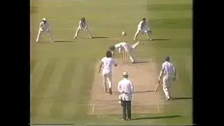 WASIM AKRAM v IAN BOTHAM ENGLAND v PAKISTAN 3rd TEST MATCH DAY 3 HEADINGLEY JULY 4 1987