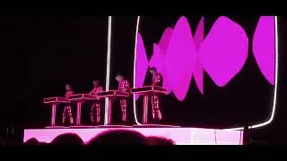 BG voices suppressed - KRAFTWERK - Computer Liebe; Düsseldorf Dec 15, 2025