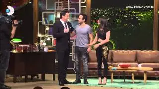Beyaz Show - Özge Özpirinçci ve Buğra Gülsoy'dan Beyaz'a Sürpriz!