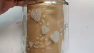 Wie tupfe ich GONIS DecoFrost und Flexschablone auf Glas?