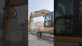 dusman harako harai \\ excavator operator