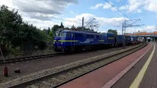 EU07E-239 z kontenerami