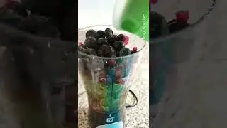 Blueberry, peach, & spinach smoothie 🍑🌱🧉