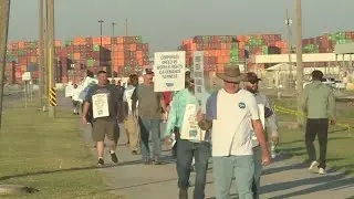 Regional union leader speaks as dockworkers&rsquo; strike at dozens of U.S. ports enters day 2