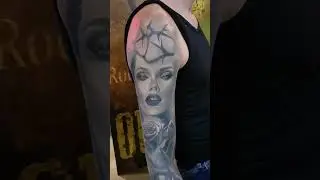 portrait de femme, avec &oelig;il et araign&eacute;e ‼️Pour une manchette surr&eacute;aliste ‼️ Niko kustom tattoo!!