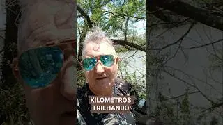 DEPOIS DE KILOM&Ecirc;TROS TRILHANDO PARAMOS PARA LANCHAR  🍌🥭🍒🥜 - Canal Bicho Esperto