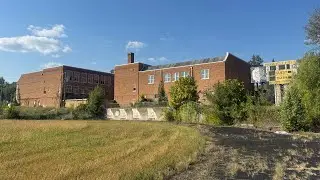 Exploring a Huge Abandoned 3-Story High School Built in the 1920s!
