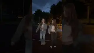 😬 #scary #dance #trending #twins #shortvideo #trend #funny