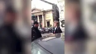 van der Wiel d&eacute;rape dans les rues de Paris