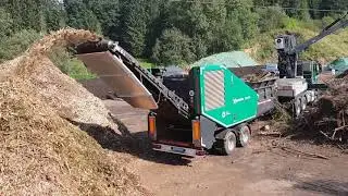 KOMPTECH AXTOR 4510 shredding green waste