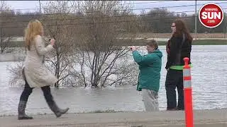 Assiniboine River flooding forces residents from homes
