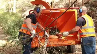 TOMCAT 4200AFE 57Hp Perkins diesel engine mobile Wood Chipper chipping max 8 inch eucalyptus logs