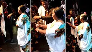 Medikal's Mother Jump on Stage to Dance Shaku Shaku at Son's Concert...