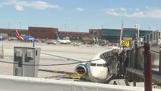 Plane Spotting SLC Delta Airlines Boeing 737-900 landing into Salt Lake City