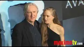 Director JAMES CAMERON & SUZI AMIS at AVATAR Premiere Arrivals