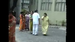 Earthquake shakes up life in Kolkata's multi storeyed buildings - all run into the open