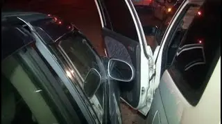 Нетрезвый мужчина сбил семейную пару и протаранил автомобиль.MestoproTV