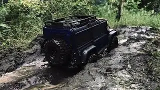 Traxxas trx4 Land Rover Defender mudding ride