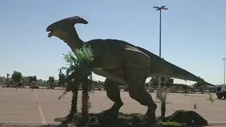 Drive-thru dinosaur show begins in Glendale