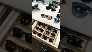 No Jap&atilde;o; mostrando alguns &oacute;culos