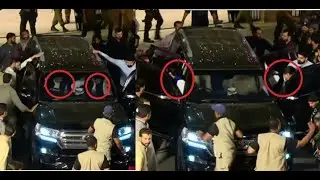 Imran Khan Dabang entry in Gujrat | Ch Moonis Elahi Khud Car Chala Kr Jalsa Gah Pohonchy | istaqbaal