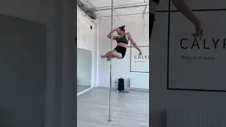 Как проходят занятия по Pole Base/Exotic Tricks в школе танцев Calypso Dance School