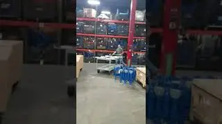 Heavy duty cart with retractable handle