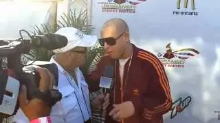 Cosculluela entrevista en el Backstage de Latin Grammy Street Party