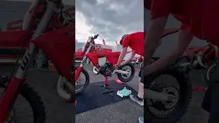 Air filter maintenance made easy. No tools, no stress. 🤙#GASGAS #GetOnTheGas #EC300 #Enduro