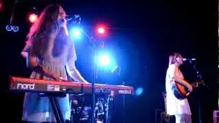 First Aid Kit - I Met Up With The King (Live)