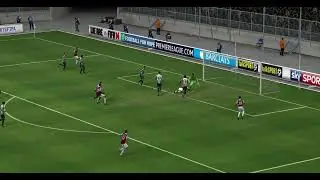 That poor defender falling over his own keeper! - FIFA 14 - West Ham Career Mode