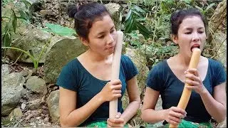 Primitive Technology - Eating delicious - Cooking hot dogs on a fire