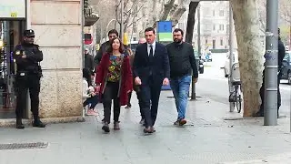 Neus Truyol, recibida en el Juzgado por animalistas al grito de 