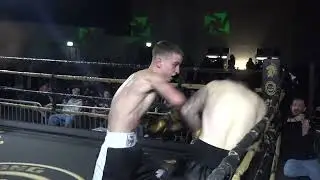 TCB Boxing Promotions, бой 3: Льюис Ричардс против Риса Дэвиса