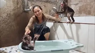Mimi Kuku naughty playing games in the shower got Mom wet