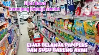 Eijaz Belanja Pampers dan Susu bareng ayah , Eijaz Bawa keranjang belanja sendiri 