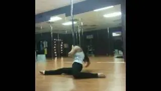 Venus Pole Fitness- A quick barefoot pole dance