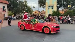Santa Claus Merry Motorcade at Disney&rsquo;s Hollywood Studios 2022