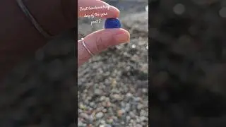 Seaglass hunting 🌊☀️🌊#seaglasshunting #beachglass #seaglass #seaglasslover #beachcombing