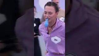 Ustami podnosi balon z podłogi🎈zdrajczyni vs. kr&oacute;lowa przetrwania | 99 - Gra o wszystko.VIP #shorts