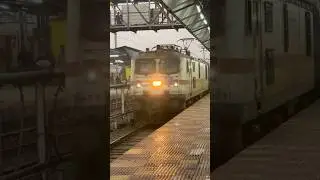 22846 Hatia Pune SF Exp arriving with 37023 TATA WAP7 #indianrailways #bharatiyarail #raipur