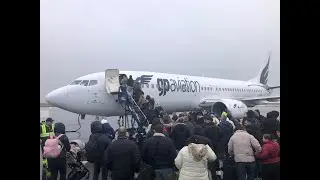 gp aviation B 737-400 - LZ-CRI - landing at snowy Z&uuml;rich (ZRH) flying in from Pristina (PRN)