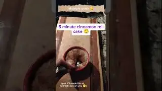 5 MINUTE cinnamon roll mug cake 😳🍰😋 #microwavecake #recipe #youtubeshorts