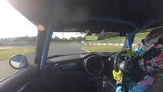 MINIチャレンジ　鈴鹿Rd レース2